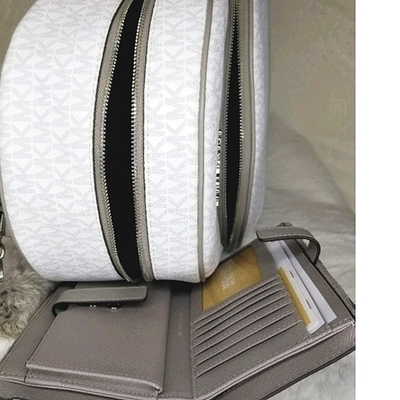 2 pcs Michael Kors Backpack + Wristlet wallet only - Picture 8 of 11